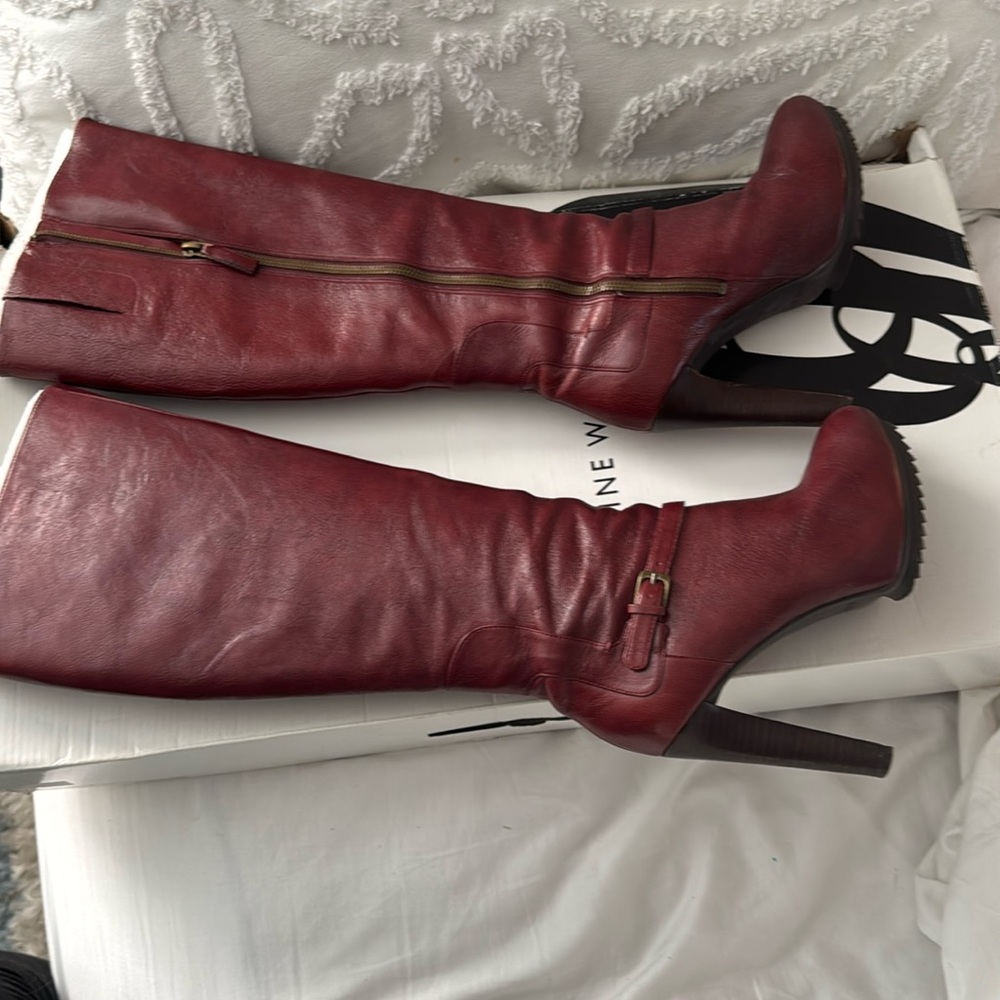 Gorgeous knee high boots